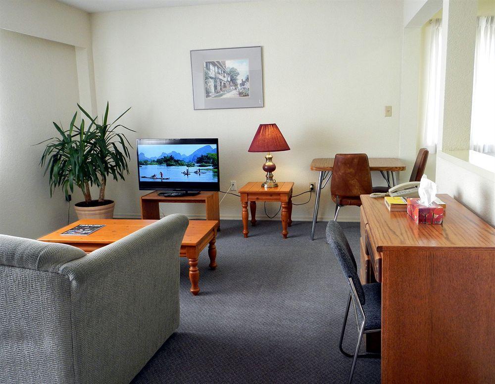 Mayfair Motel Вікторія Екстер'єр фото