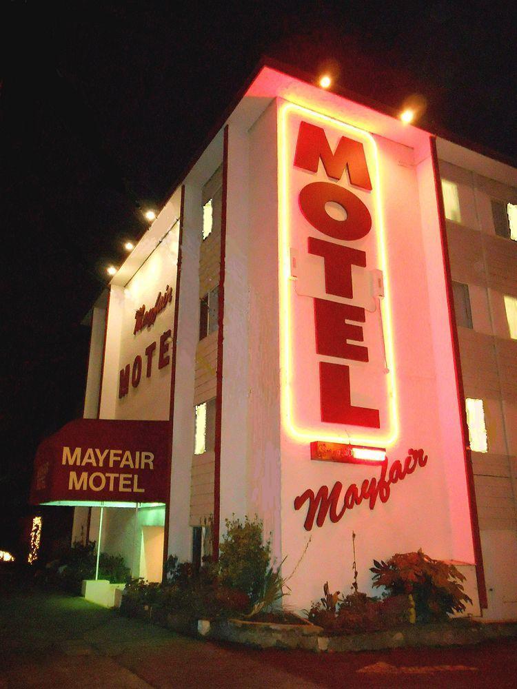 Mayfair Motel Вікторія Екстер'єр фото