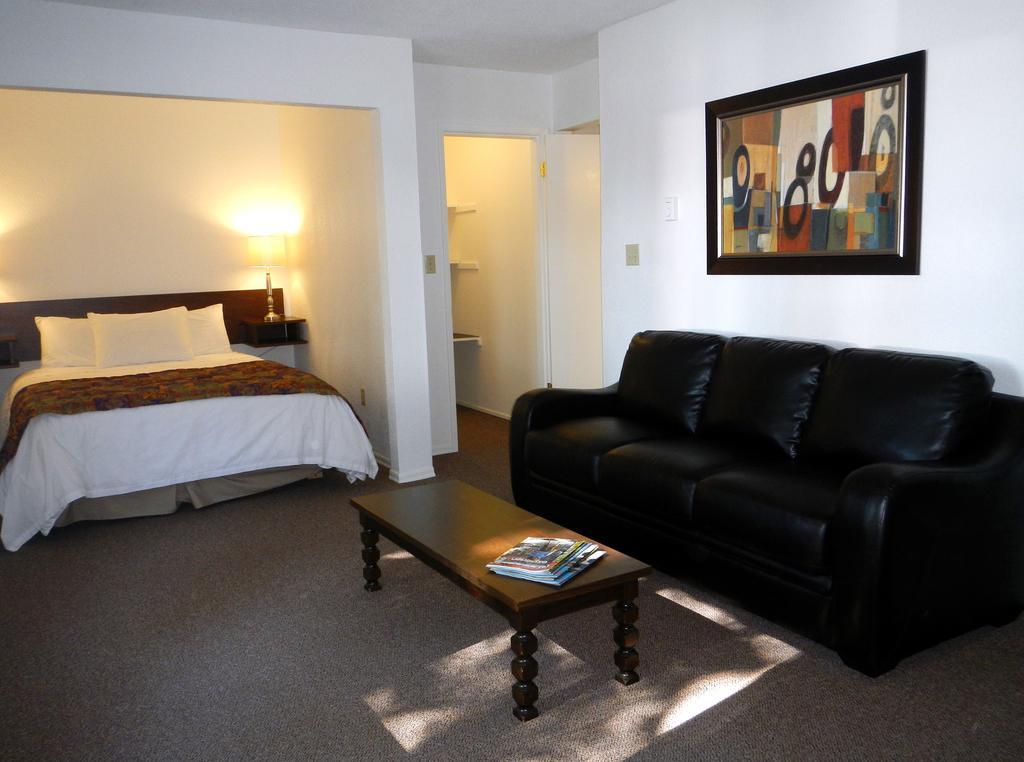 Mayfair Motel Вікторія Екстер'єр фото